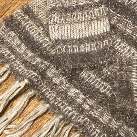 Knox Rose Beige Taupe Long Sleeve Fuzzy Fringe Pullover Sweater Size Small - Picture 5 of 10